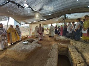 התמונה מאתר האינטרנט של הפטריארכיה היוונית אורתודוכסית. אזוטוס במפת מדבא מתוך ויקיפדיה.